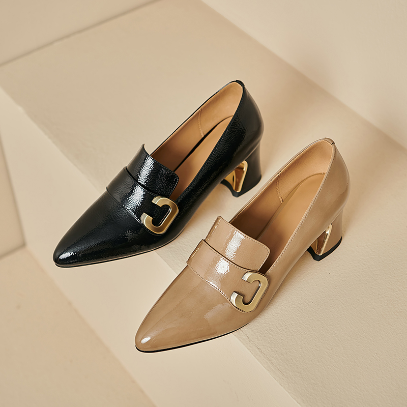 Deep Mouth Flat Shoes with Patent Leather and Chunky Mid Heel - Image 2