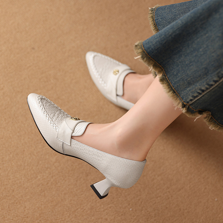 Deep Mouth Flat Shoes - Women's Pointed Toe Slip-On Pumps - Image 3